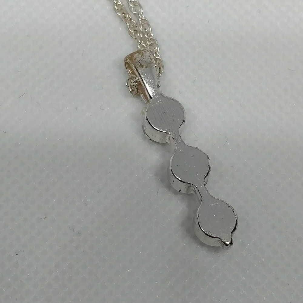 Rhinestone pendant necklace 3 stones silver tone - Picture 4 of 6